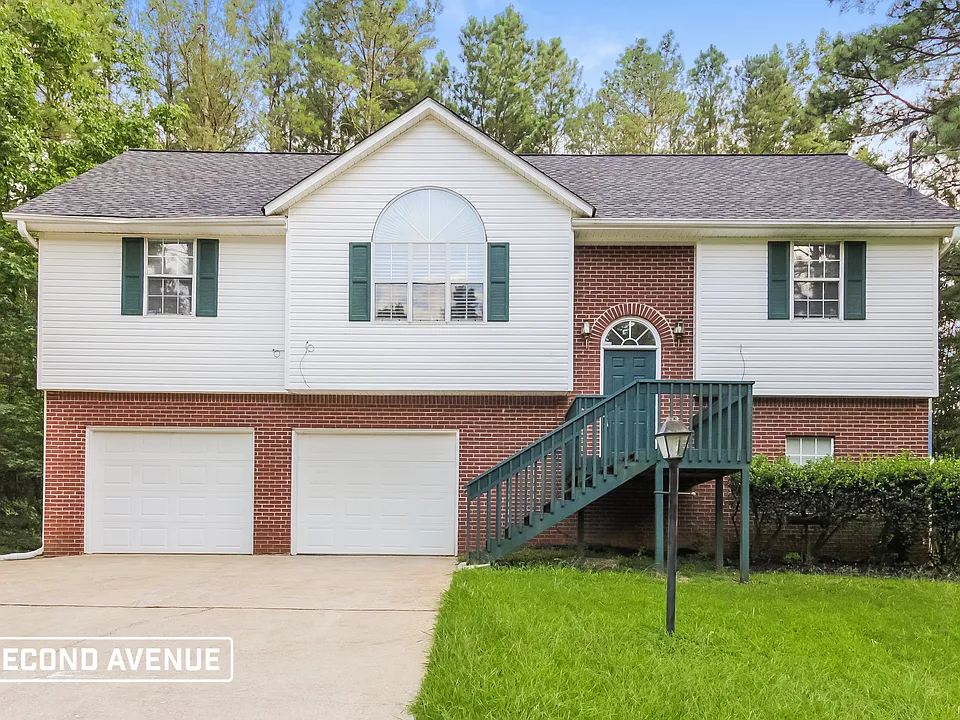 430 Eagles Nest Cir