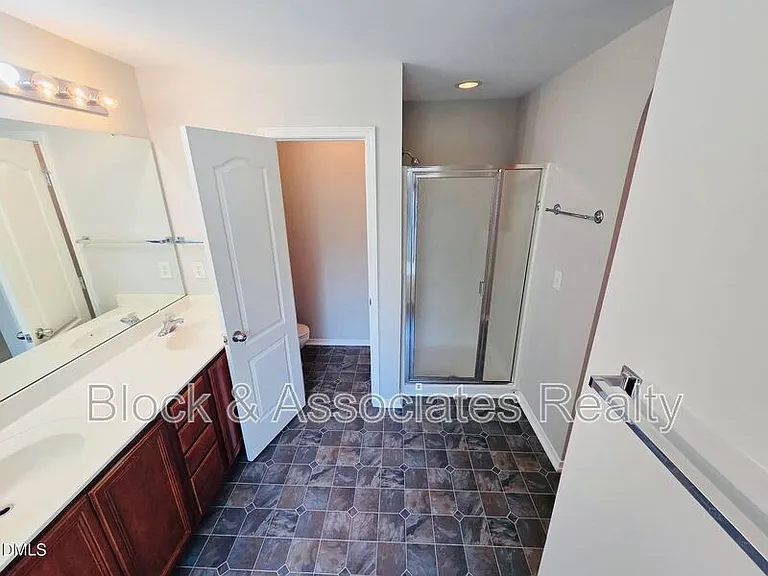 8208 Stone Cellar Dr — Photo 17