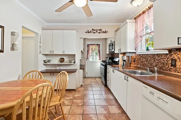 Sold by Douglas Elliman | media 8