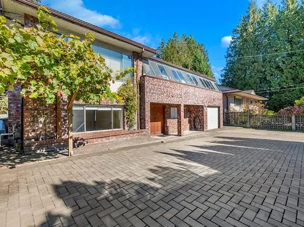 938 E 29th St, North Vancouver, BC V7K 1B8