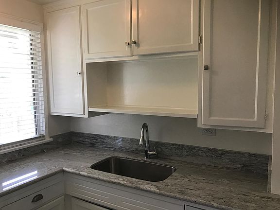 2nd image of 510 N Rosemary Ln