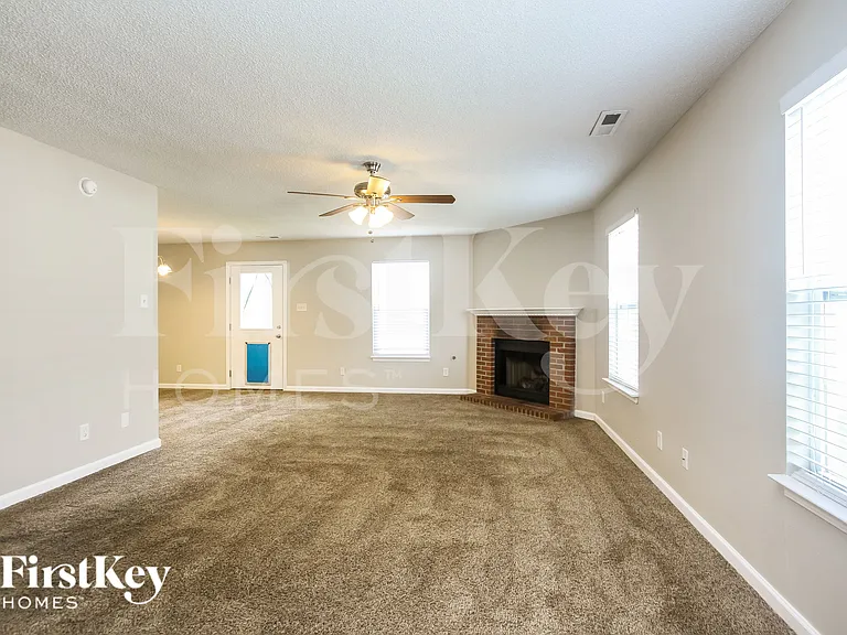 10672 Glenayr Dr — Photo 2