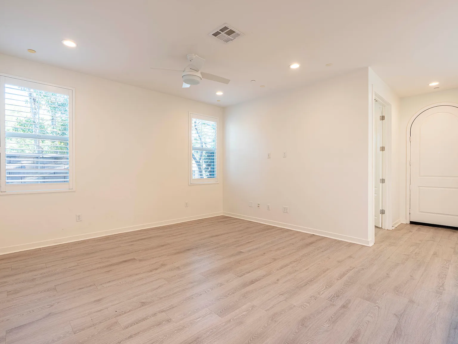 3 bed, 2.5 bath, 1749 sqft, $4,600 — Photo 4
