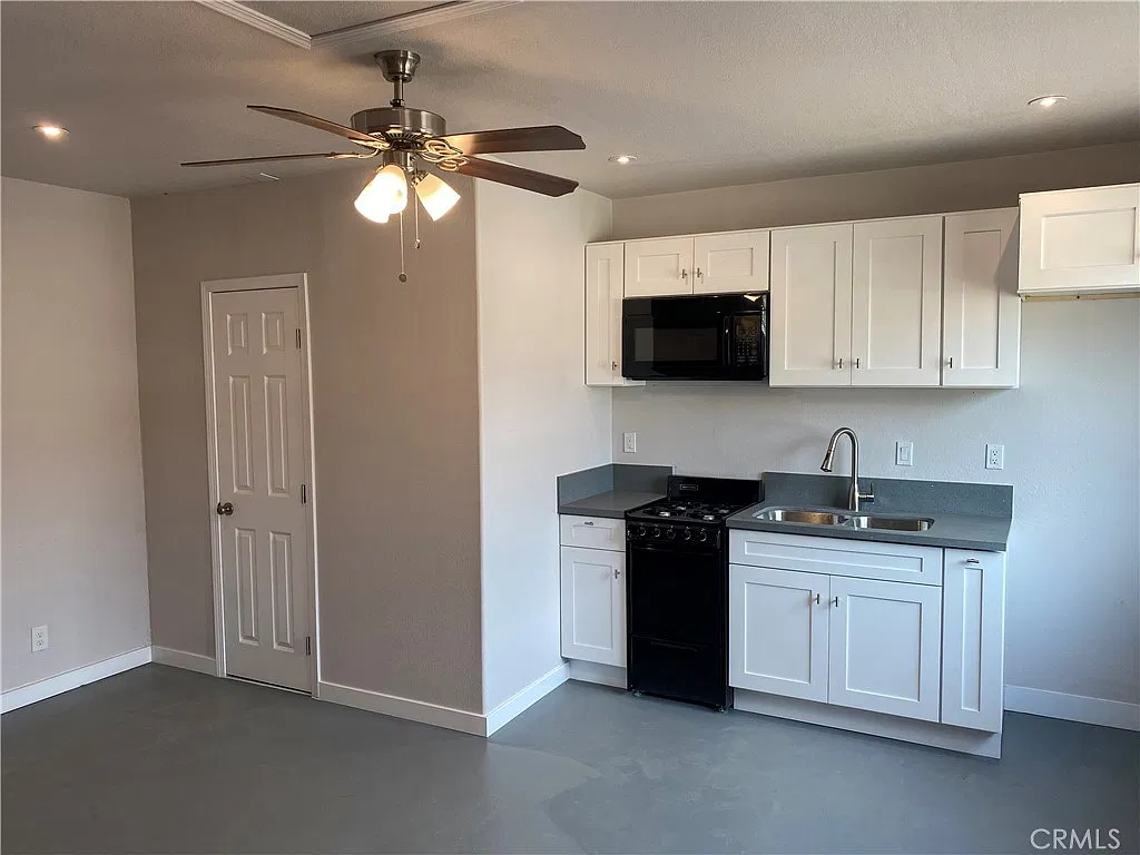 Studio, 400 sqft, $1,350 — Photo 2