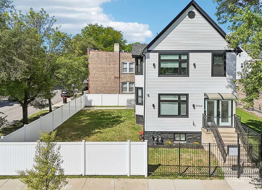 3 bed, 1000 sqft, $2,000 — Photo 1