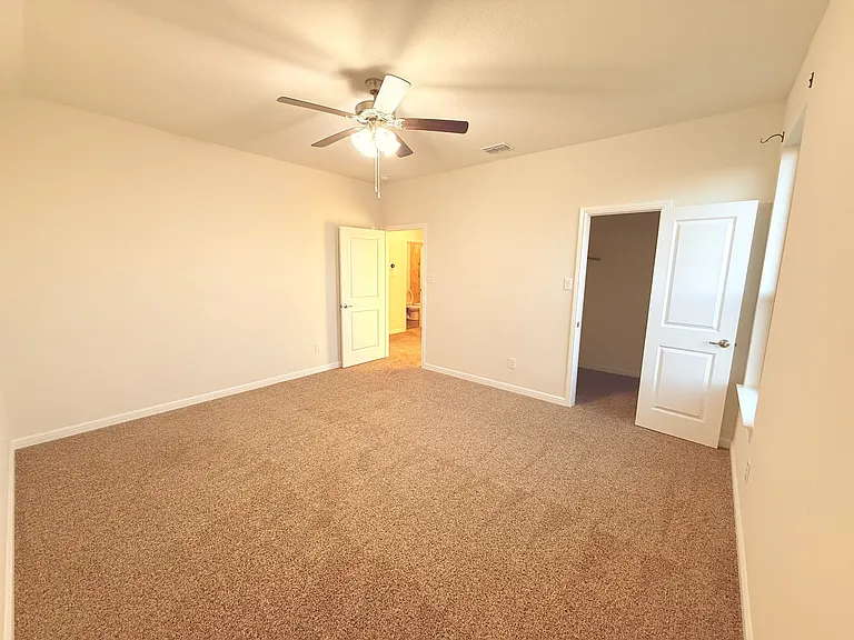 565 Lindisfarne Ln — Photo 13