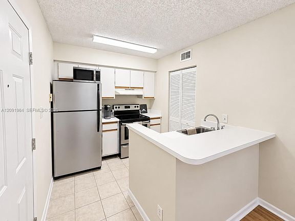 2nd image of 620 S Park Rd #252