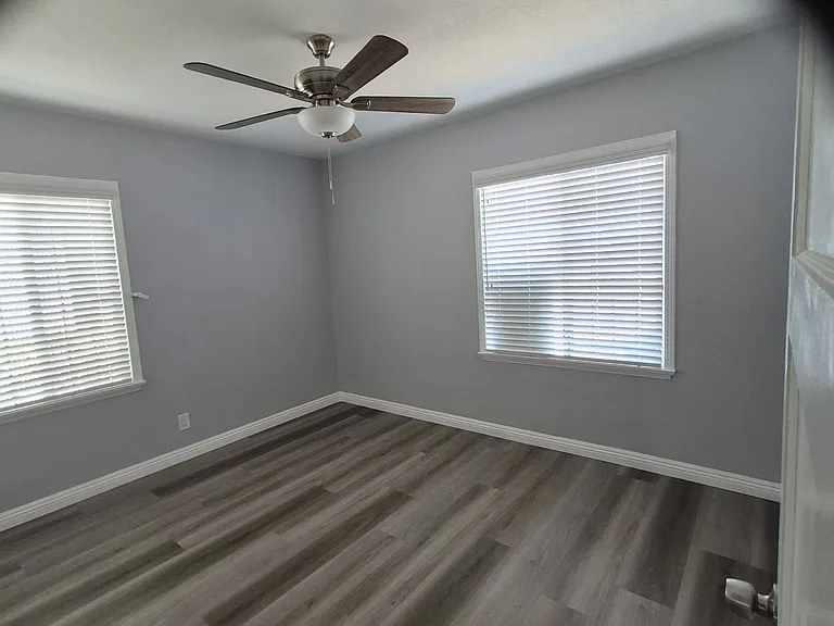 1337 W Arbutus St — Photo 6