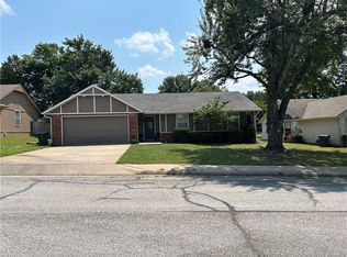 2725 E Country Way, Fayetteville, AR 72703