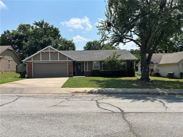 2725 E Country Way, Fayetteville, AR 72703