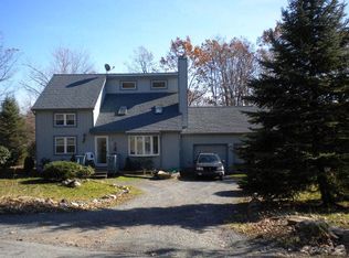 2 Pointe St, Mount Pocono, PA 18344