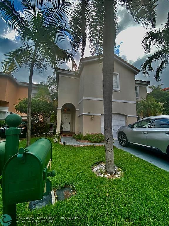 1751 E Trafalgar Cir