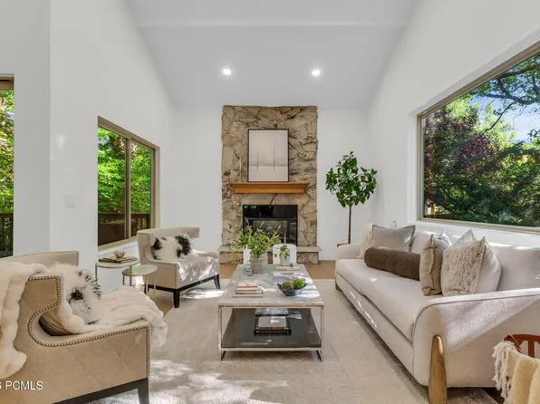 10062 S Bell Canyon Cir, Sandy, UT 84092