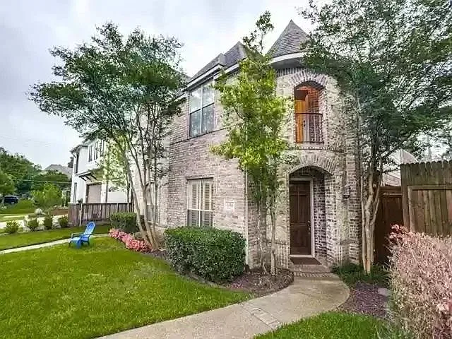 5556 Martel Ave — Photo 2