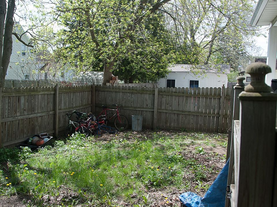 2nd image of 23 Hutchins St