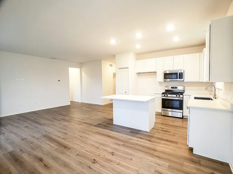14347 Clover Ave — Photo 5