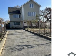 54 Pleasant St, Wareham, MA 02571