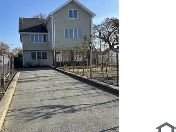 54 Pleasant St, Wareham, MA 02571