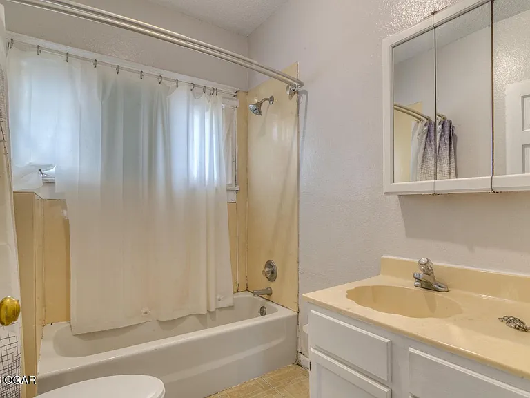 1321 W Broadway St — Photo 7