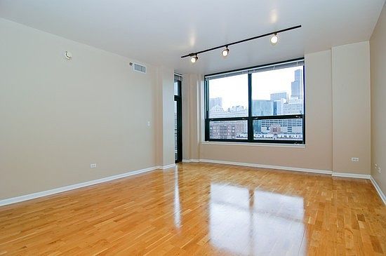 3rd image of 400 W Ontario St #P436