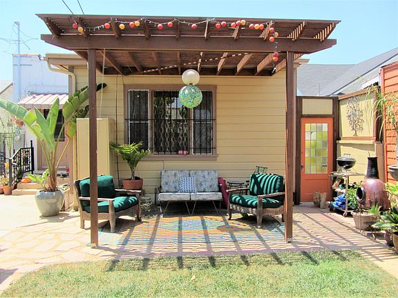 Lovely backyard for sunny days!