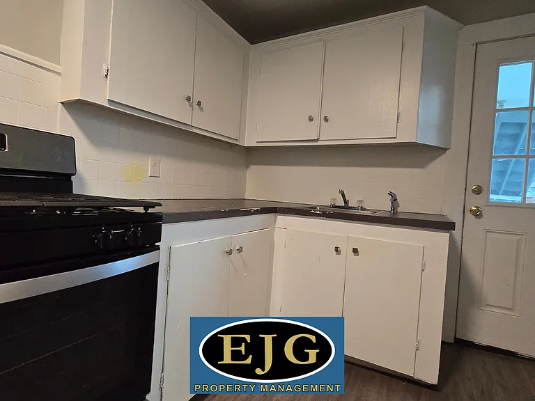 389 Lake Ave #9 — Photo 3
