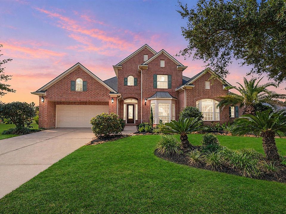 1st image of 43 Highclere Park Dr
