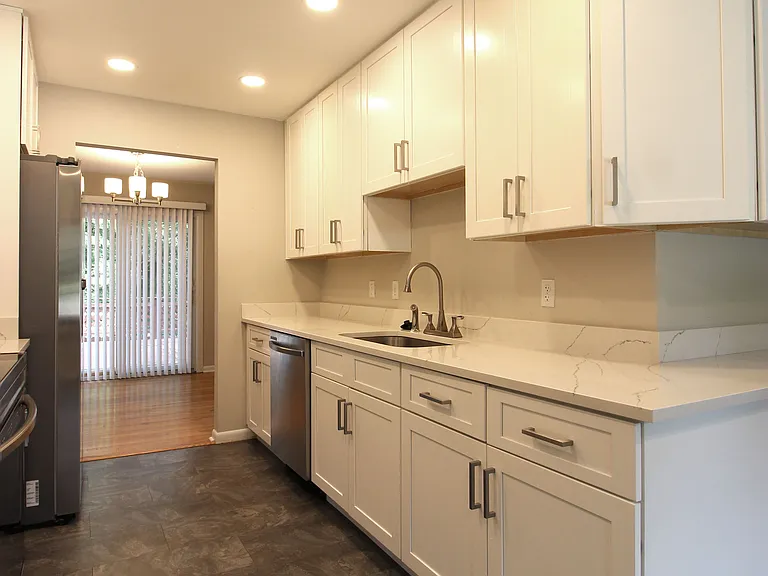 6211 Duntley Ct — Photo 8