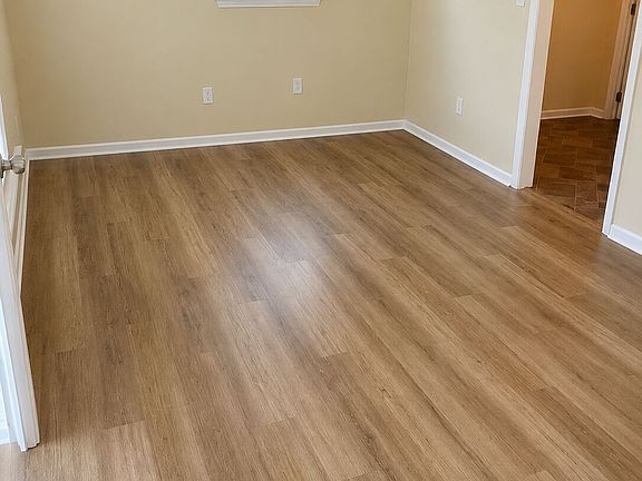 3rd image of 93 Forest Rd