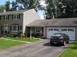 25 Farm Hill Rd, West Hartford, CT 06107