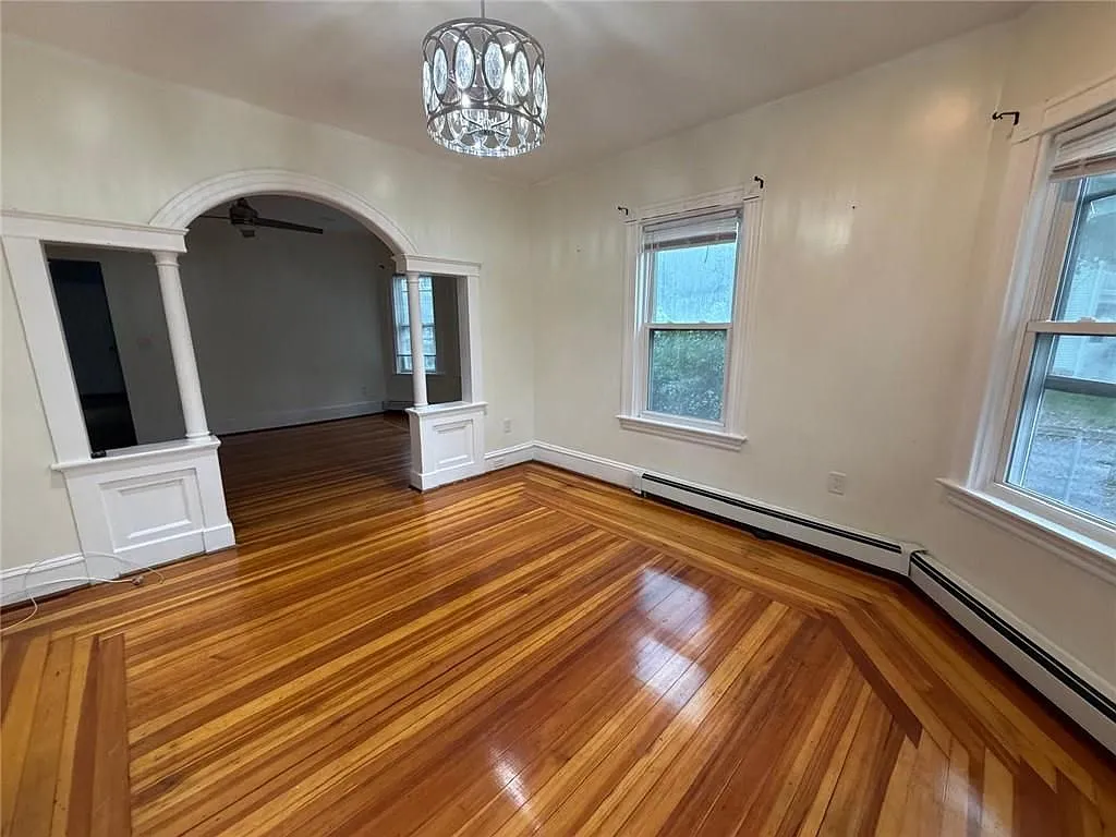 3 bed, 1.0 bath, 1380 sqft, $2,300 — Photo 3