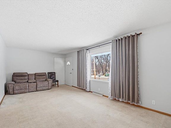 3rd image of 1604 S Forest Rd