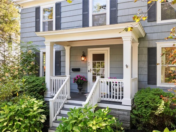 42 Leitch Ave, Skaneateles, NY 13152