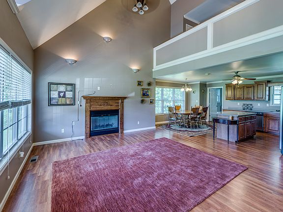 4th image of 302 Kendallwood Dr