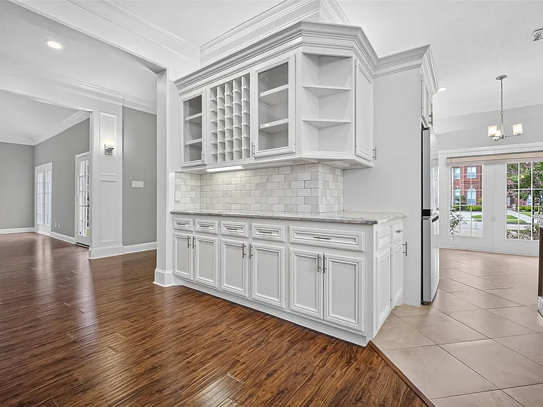 10310 Chevy Chase Dr — Photo 8