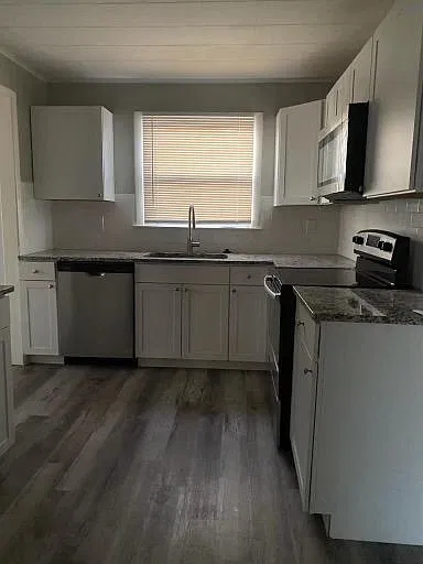 3 bed, 1.0 bath, 1113 sqft, $1,450 — Photo 2