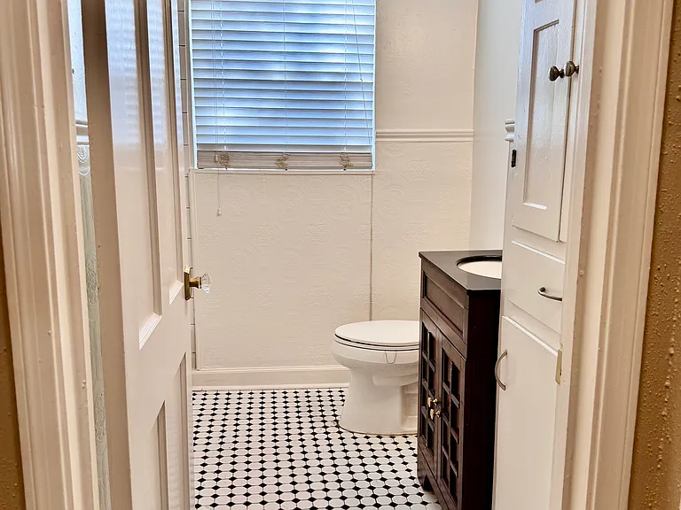 510 Elmwood Dr — Photo 7