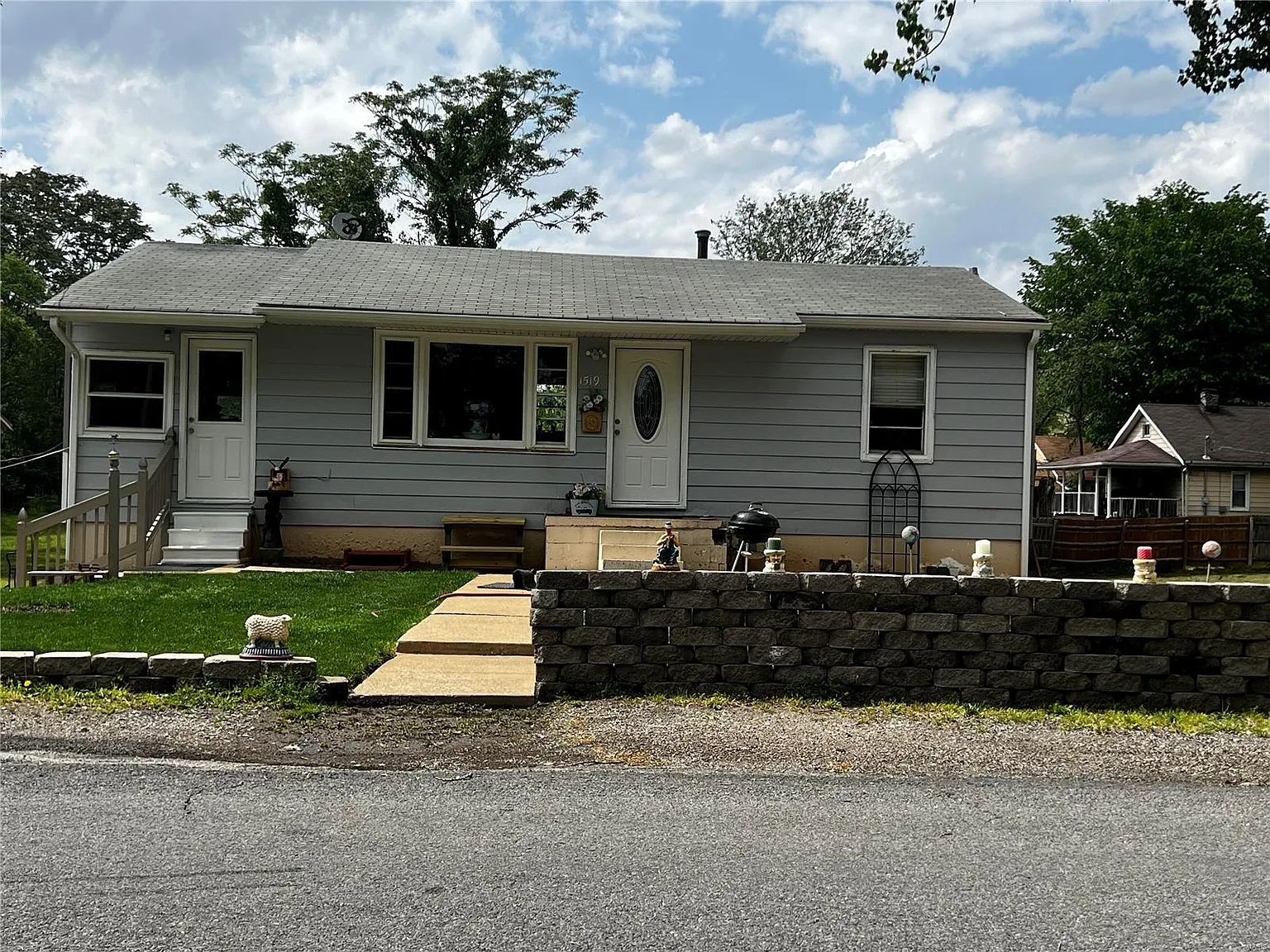 1519 Upper Cahokia Rd photo 1