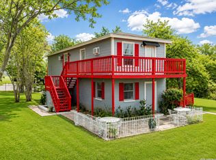826 Lakeshore Dr S, Bandera, TX 78003