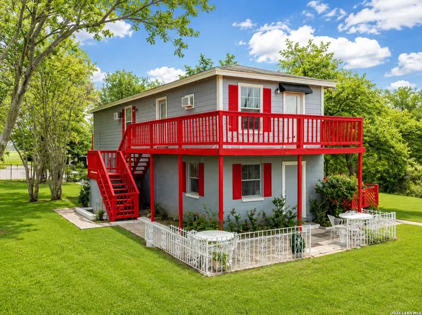 826 Lakeshore Dr S, Bandera, TX 78003
