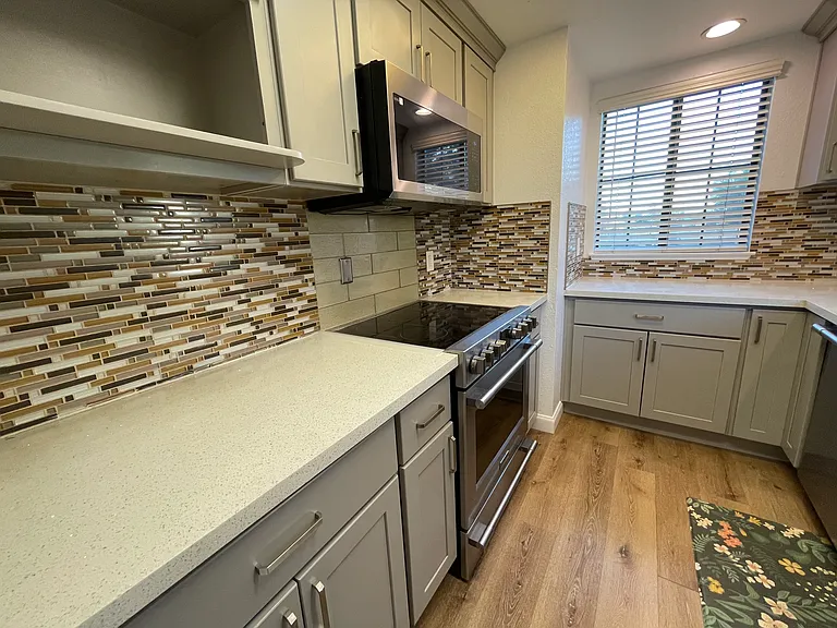 5015 Shalimar Cir — Photo 12