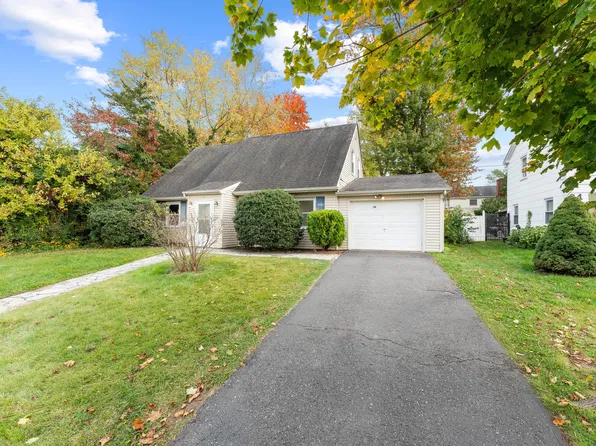 36 Messenger Ln, Willingboro, NJ 08046