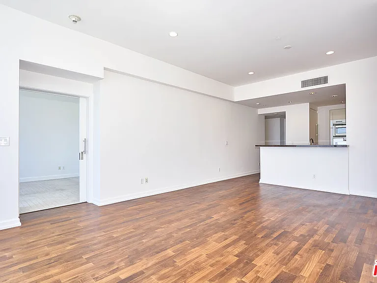 900 W Olympic Blvd #31E — Photo 13