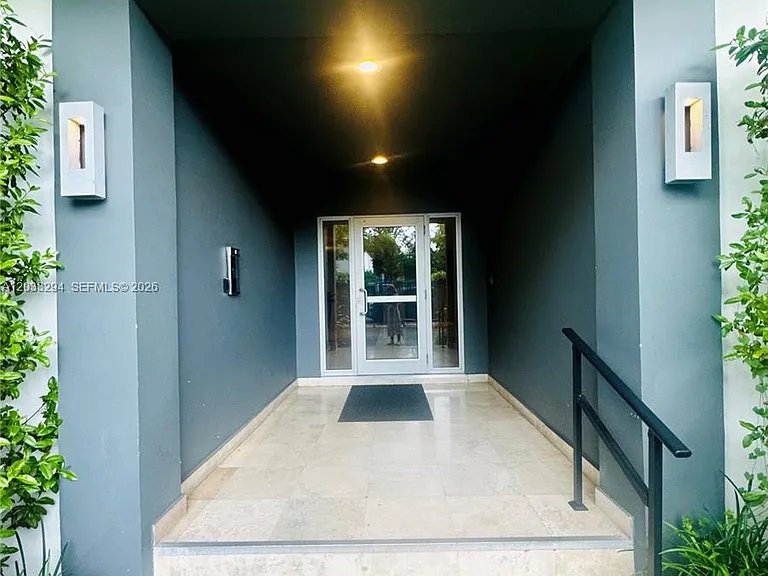 1610 Lenox Ave #412 — Photo 2