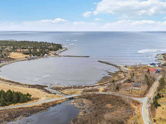 3rd image of 65 Back Rd