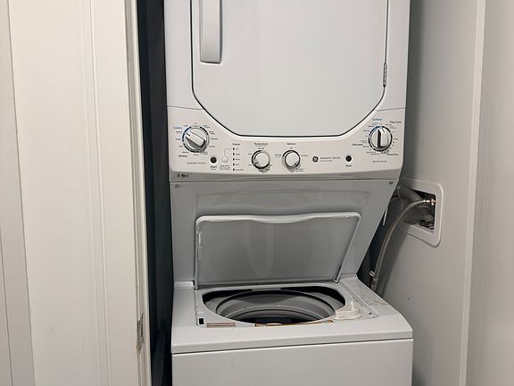 3rd image of 86 Dundas St E #1610