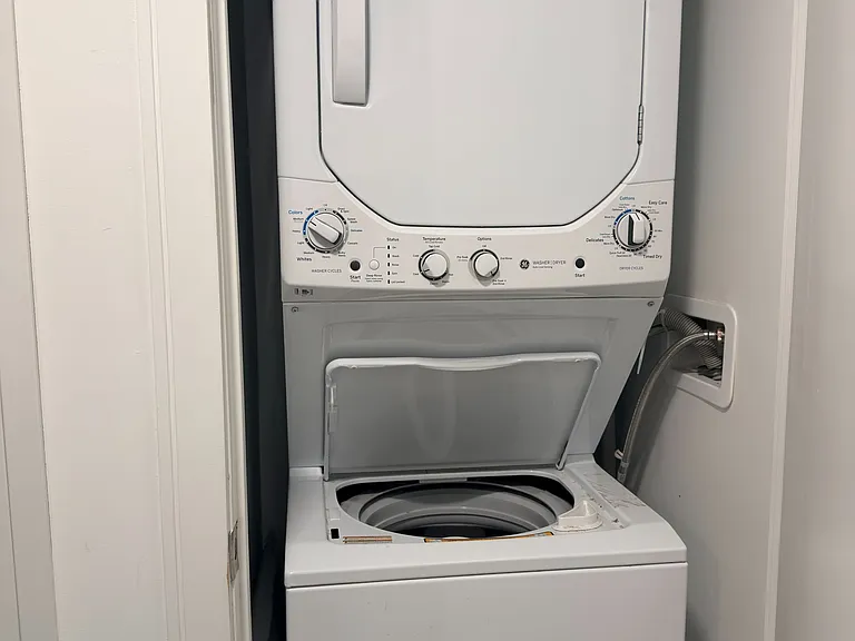 86 Dundas St E #1610 — Photo 3