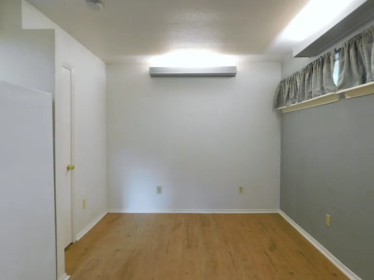 1913 Mack Pl — Photo 23