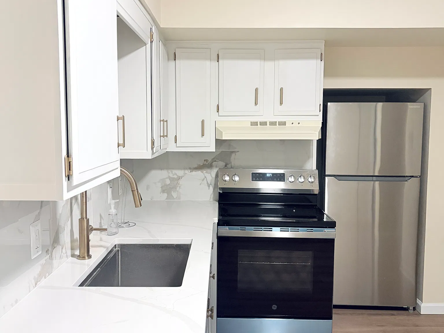 1 bed, 1000 sqft, $1,350 — Photo 1