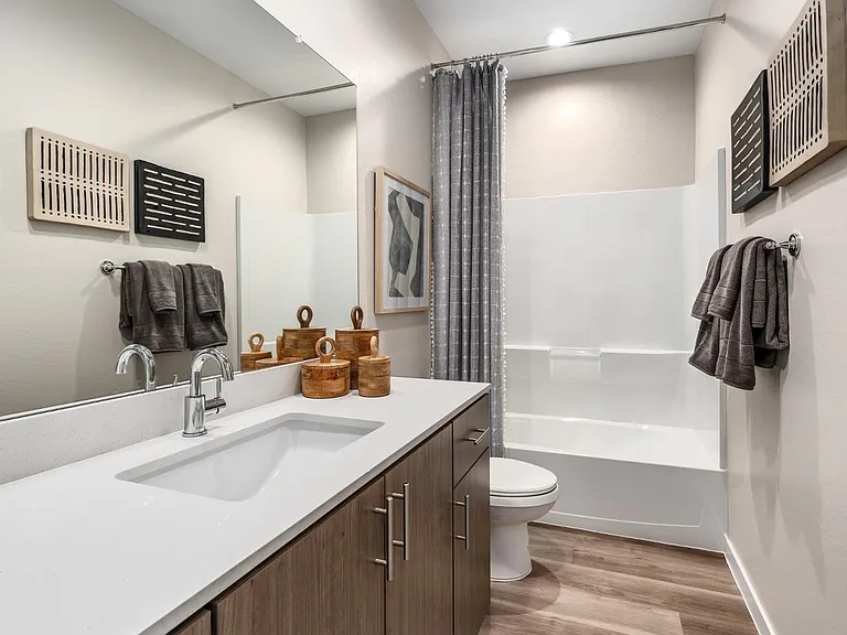 6112 S 47th Ln — Photo 7